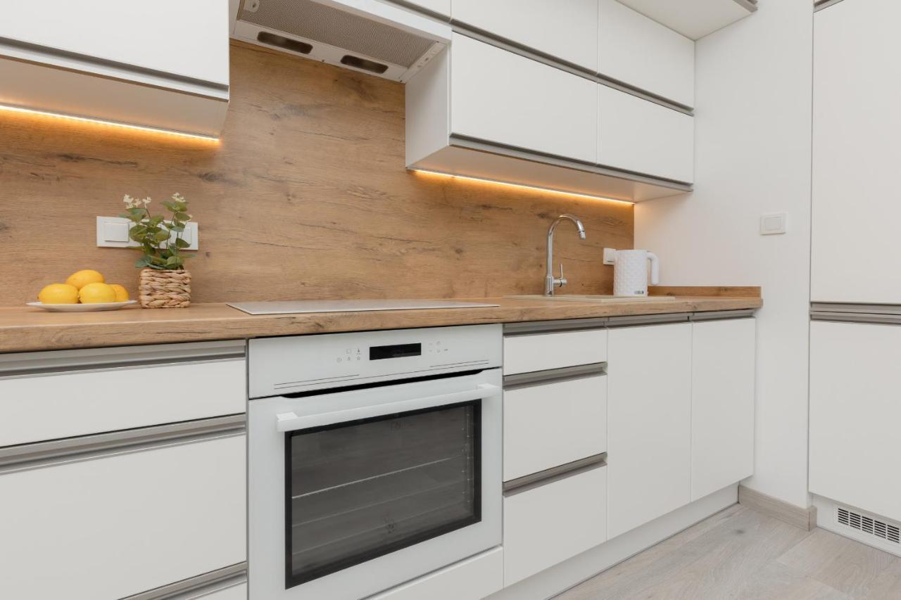 Cozy Apartment With Parking Bakalarska By Noclegi Renters Warschau Exterior foto