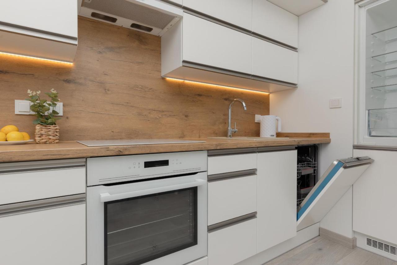 Cozy Apartment With Parking Bakalarska By Noclegi Renters Warschau Exterior foto