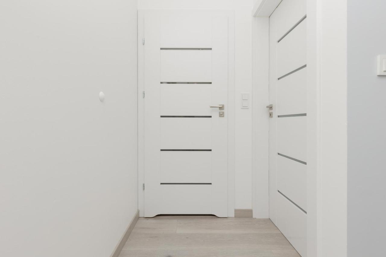 Cozy Apartment With Parking Bakalarska By Noclegi Renters Warschau Exterior foto