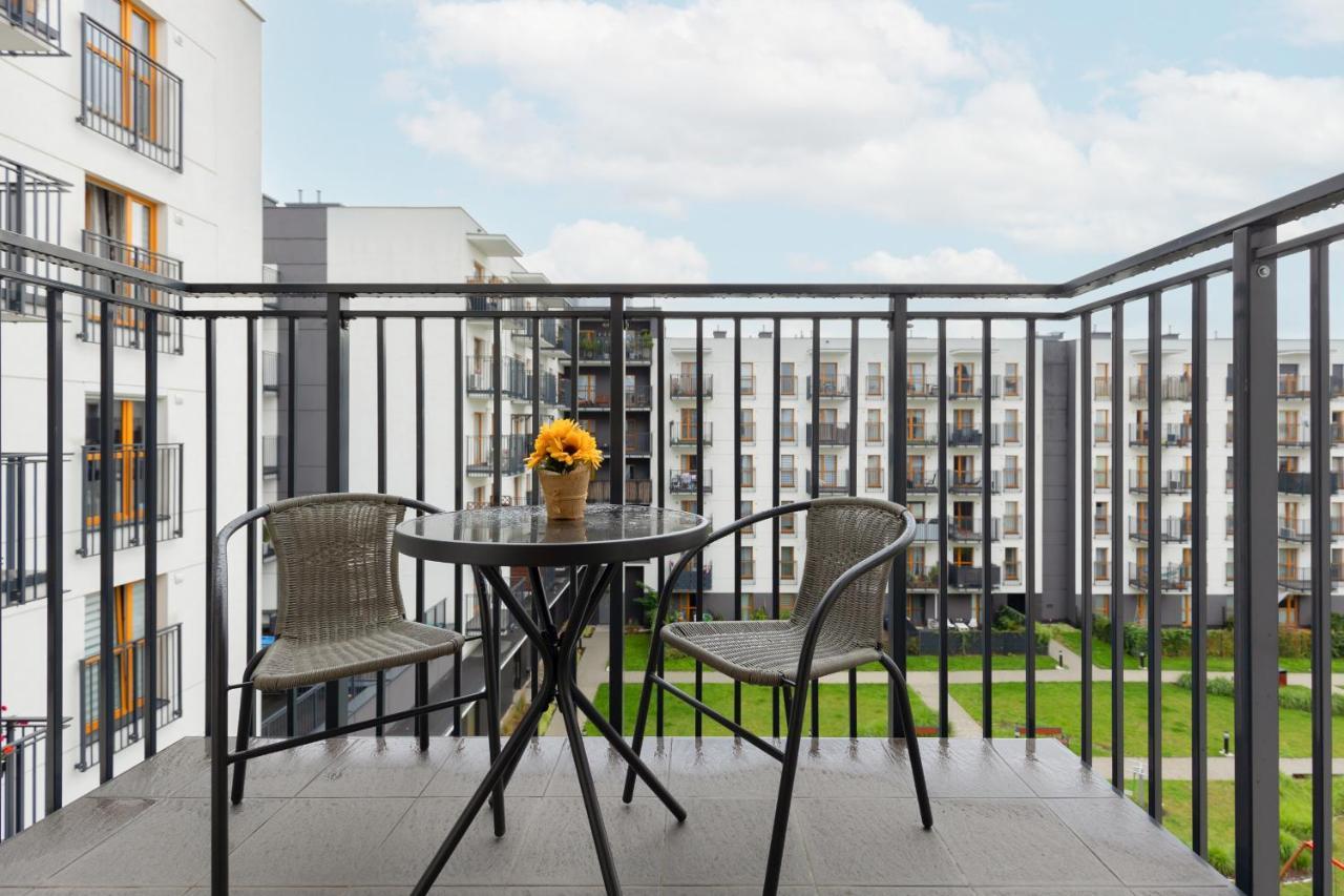 Cozy Apartment With Parking Bakalarska By Noclegi Renters Warschau Exterior foto